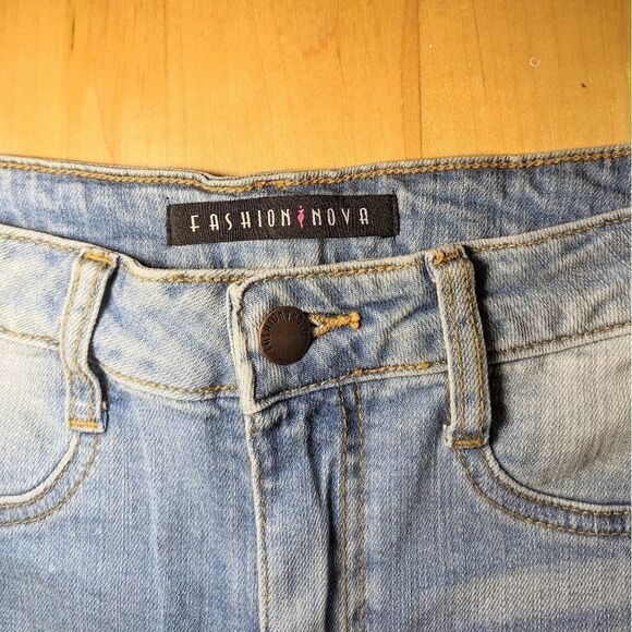 FASHION Nova Tempe Distressed High Rise Jeans Light Wash 3 G2 - Picture 3 of 6